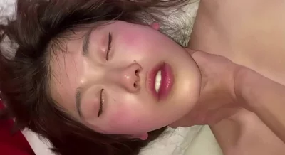 4S店销售员反差性奴嫩妹母狗被掐着脖子操满脸潮红